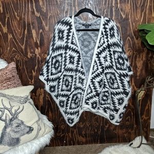 Anne French Plus Size Super Soft Eyelash Knit Tribal Black White Kimono Shrug